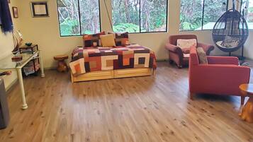 3 bedrooms, desk, iron/ironing board, free WiFi