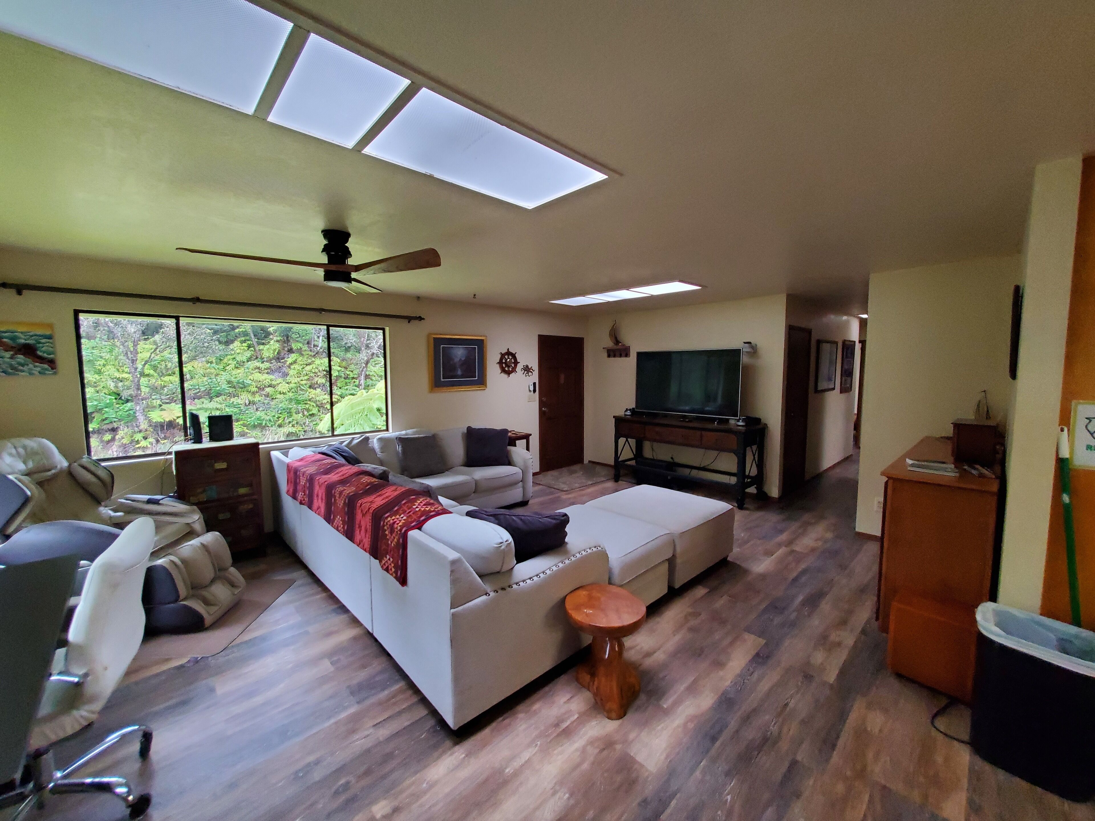 Smart TV, chimenea y impresora 