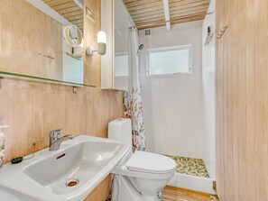Bathroom - "Elkea" - 150m from the sea by Interhome (Stege)