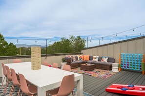 Outdoor dining - Hot Tub | Rooftop | Game Room | 5 Bathrooms (Denver)