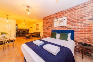 1 soverom, strykejern/-brett, wi-fi (inkludert) og sengetøy