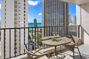 屋外ダイニングエリア