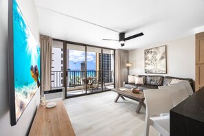 Smart TV - NEWLY Remodeled 19Fl Ocean Views, Steps to Beach! (Honolulu)