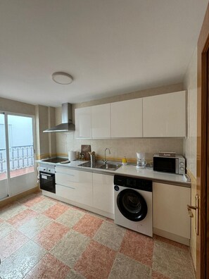 Unclassified image, 2 of 14, button