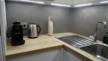 Micro-ondes, four, plaque de cuisson