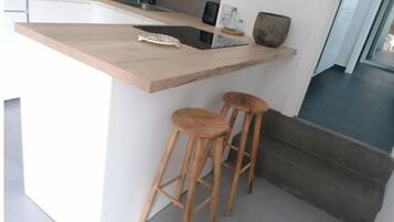 Micro-ondes, four, plaque de cuisson