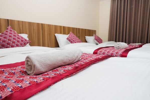 Standard Triple Room, 3 Twin Beds | Free WiFi, bed sheets