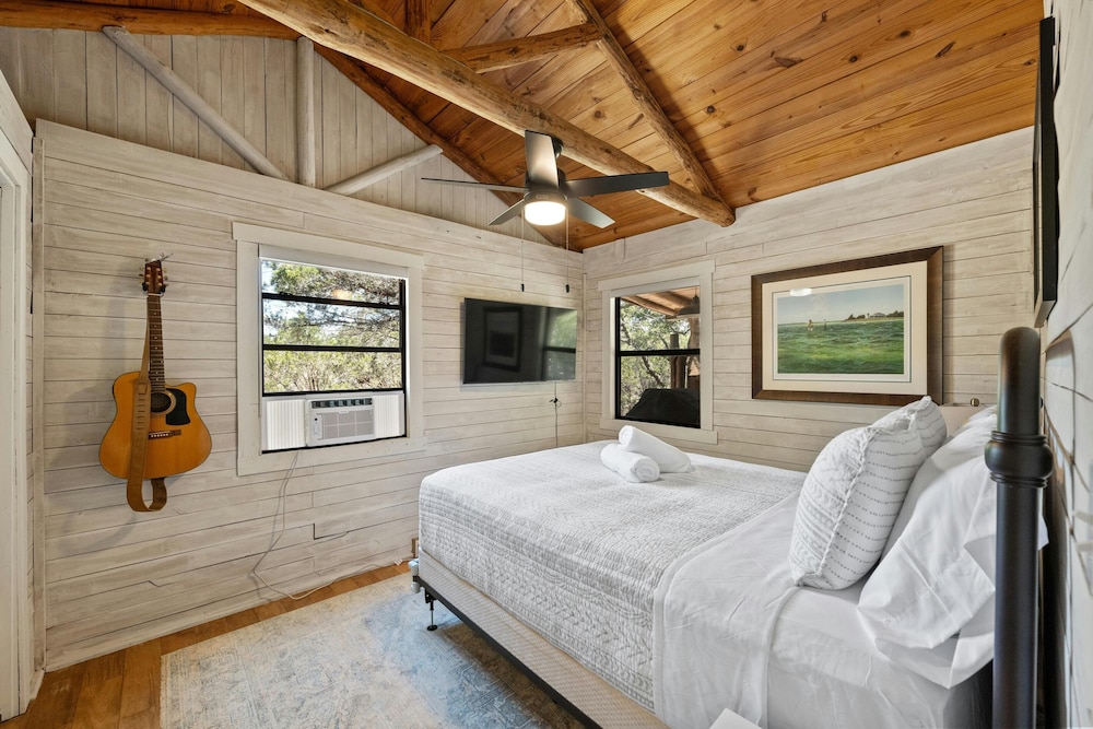 25 Acres of Pristine Hill Country w/ creek! Near Wineries and Pet