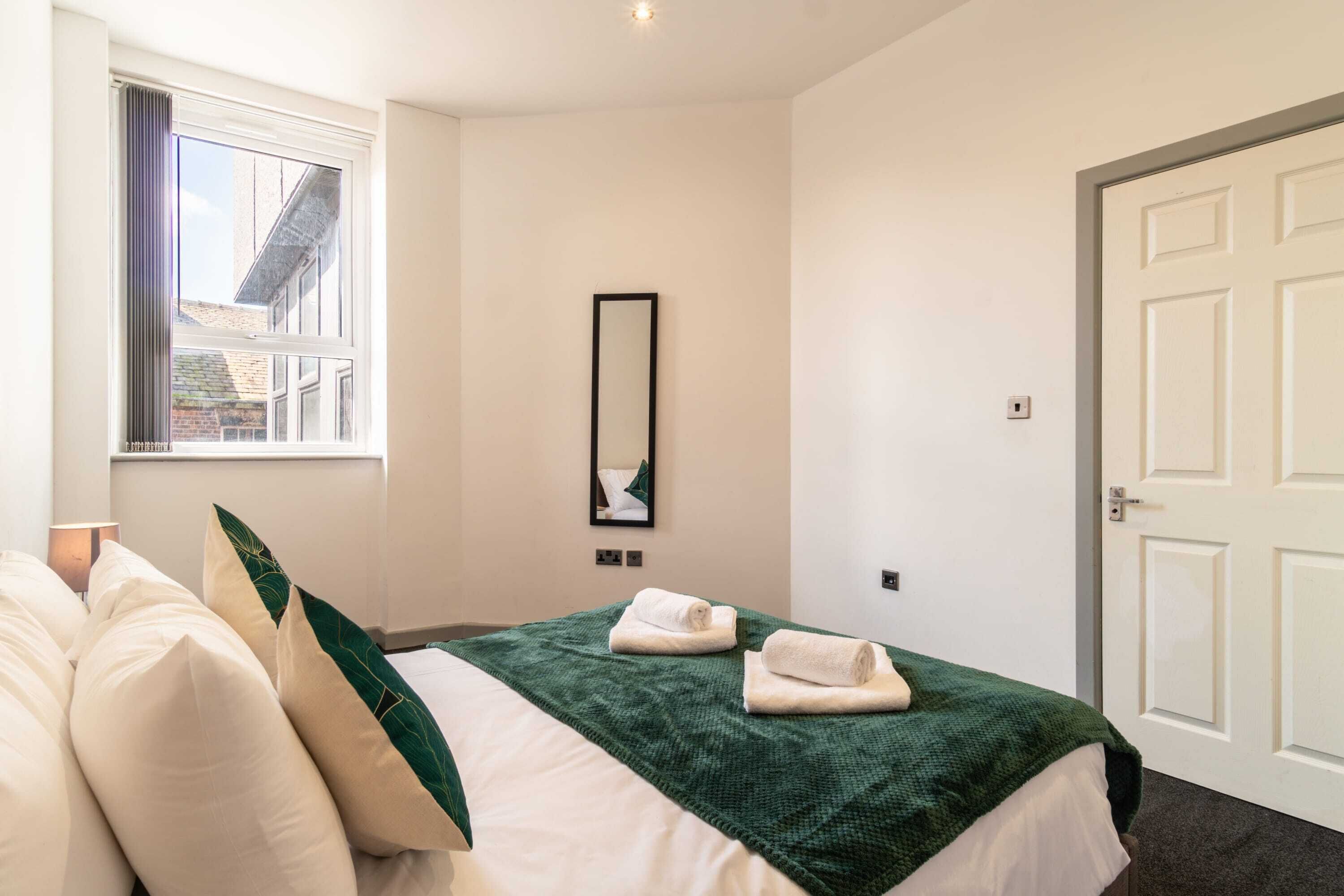 2 bedrooms, desk, iron/ironing board, WiFi