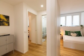 Apartemen Standar | 2 kamar tidur, tirai kedap cahaya, dan setrika/meja setrika