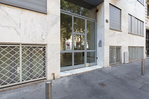 Pintu masuk properti