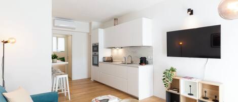 Appartamento Standard | Area soggiorno | Smart TV