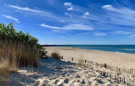 Beach nearby. House - Halle 16 Heritage in the Heart of Agde
