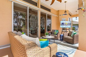 Property grounds - Gorgeous, Gulf Access canal, Heated Pool, Kayaks, Bicycles - Villa Mango - Roelens (Cape Coral)