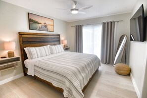 3 camere, una scrivania, ferro/asse da stiro, culla da viaggio