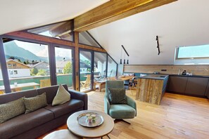 TV, bøker og stereoanlegg