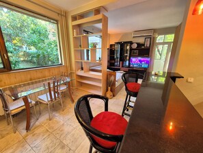 Dining - Urban Studio Oasis (Sofia)