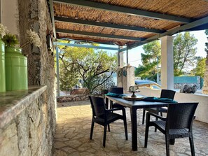 屋外ダイニングエリア