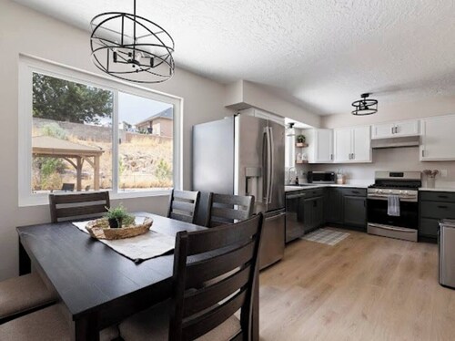 5 BR Charming Home Near Temple/SUU with Game Room