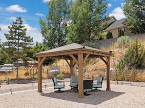 Property grounds - 5 BR Charming Home Near Temple/SUU with Game Room (Cedar City)