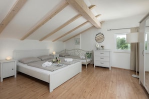 Maison Familiale, 4 chambres, balcon, côté montagne (Villa Anna With Private Pool And) | 4 chambres