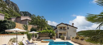 Villa Anna With Private Pool And Garden