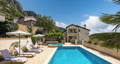 Villa Anna With Private Pool And Garden