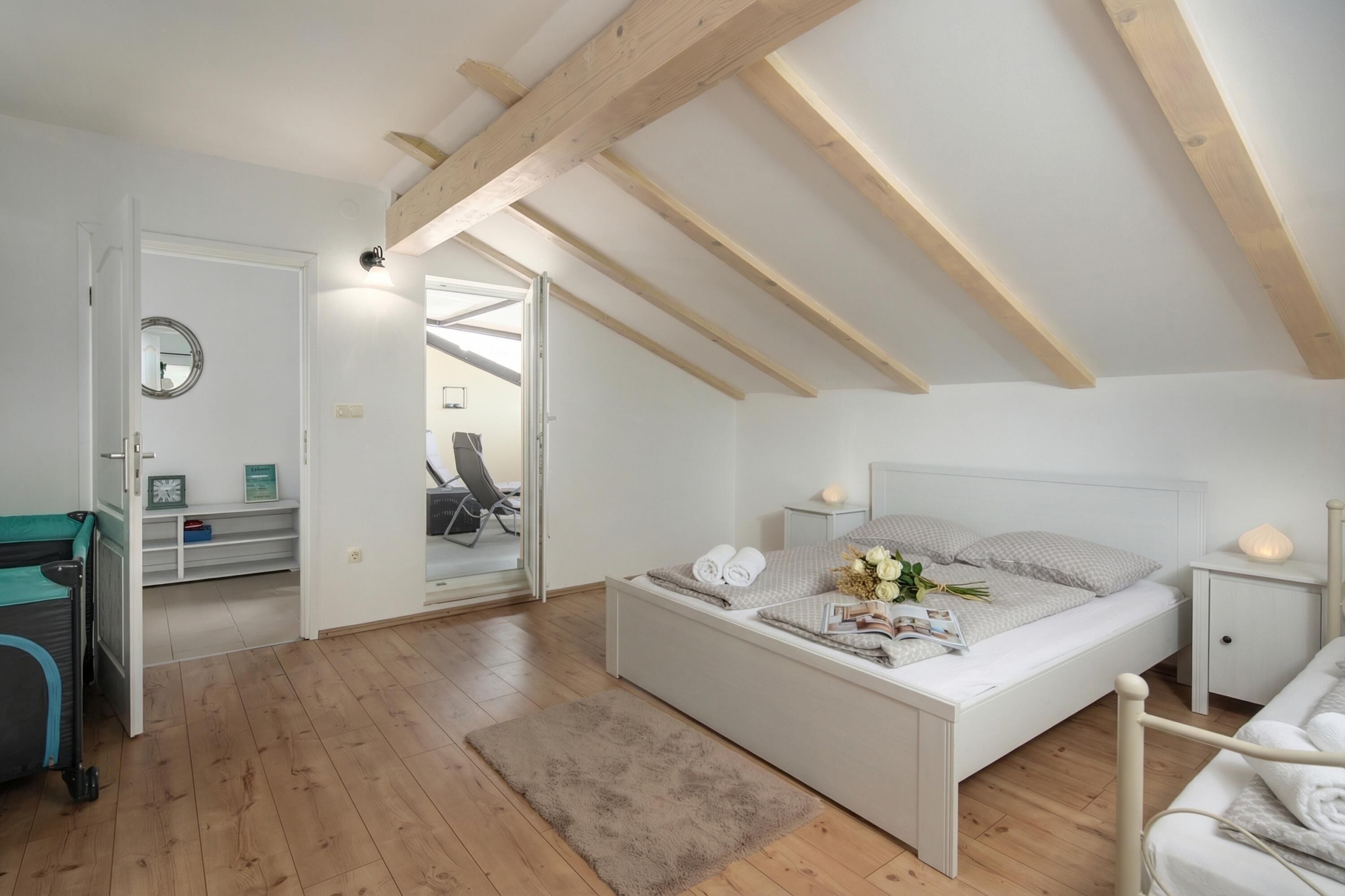 4 عدّة غرف نوم ومكواة/لوح كي وواي فاي مجانًا وملاءات أسرّة