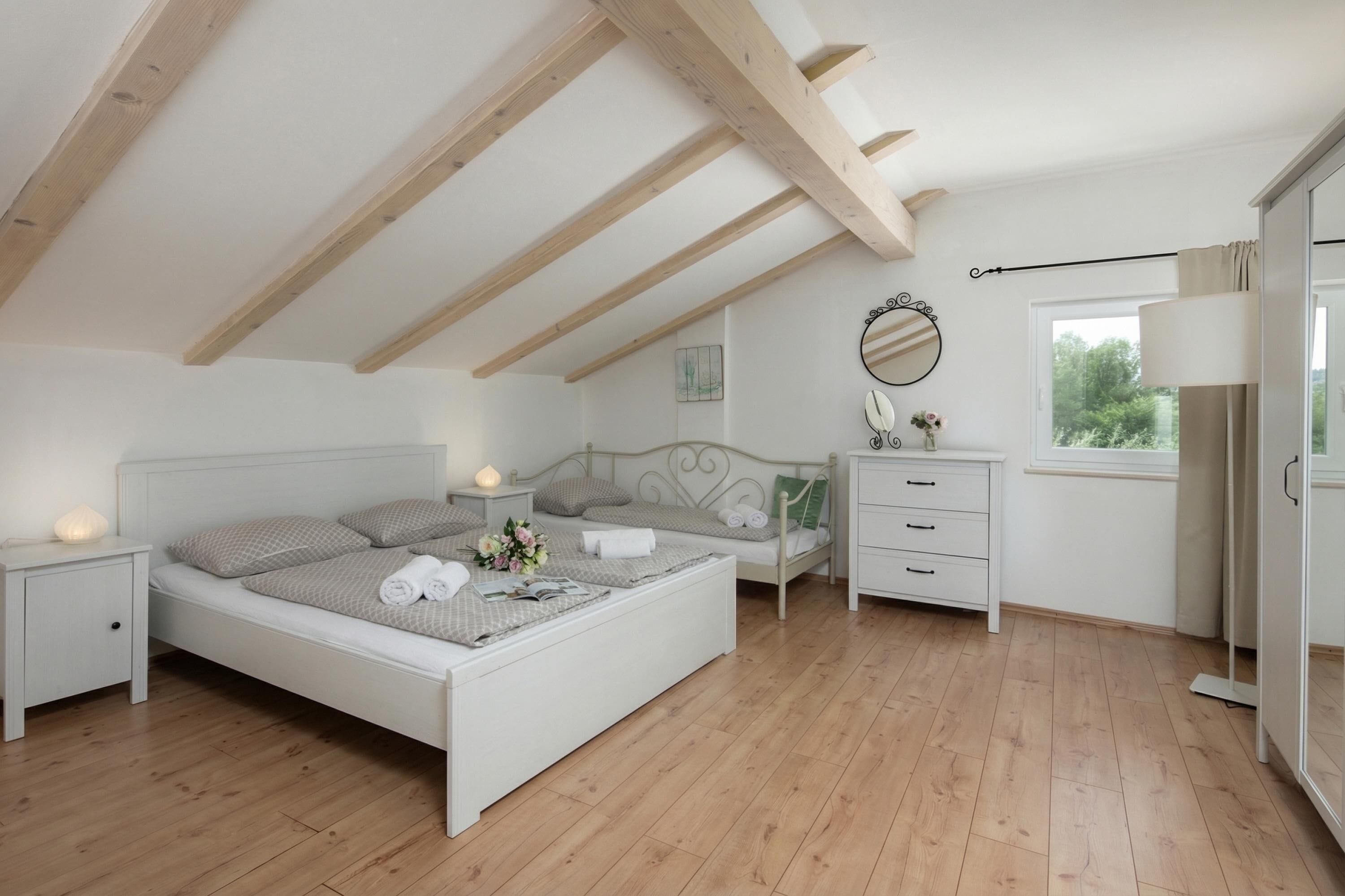 4 bedrooms, iron/ironing board, free WiFi, bed sheets