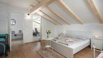 Rumah Keluarga, beberapa kamar, tepi gunung (Villa Anna With Private Pool And) | 4 kamar tidur, setrika/meja setrika, Wi-Fi gratis, dan seprai linen