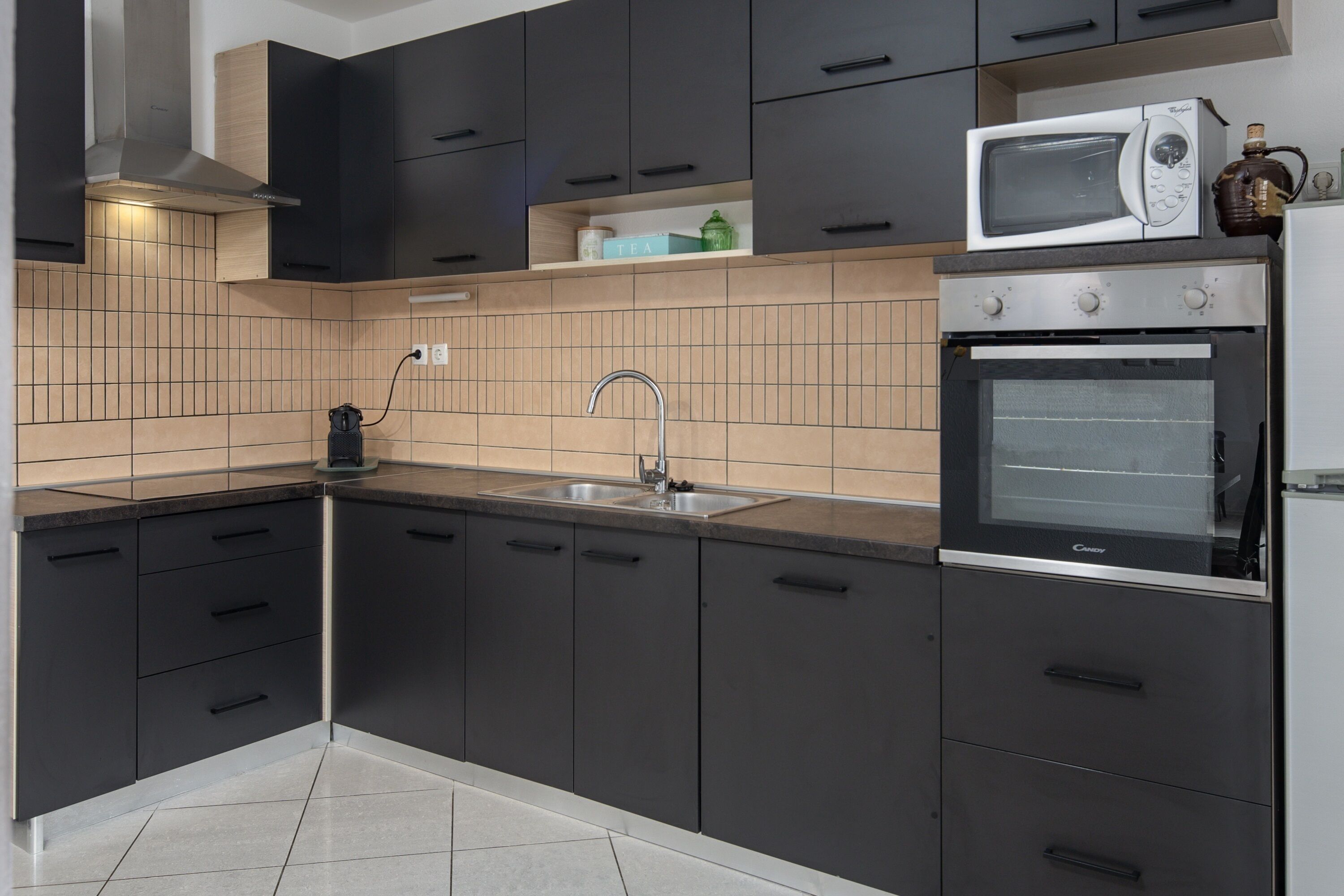 منزل عائلي - عدة غرف نوم - بالقرب من الجبل (Villa Anna With Private Pool And) | مطبخ خاص | ثلاجة، ميكروويف، فرن، موقد طهي مسطح