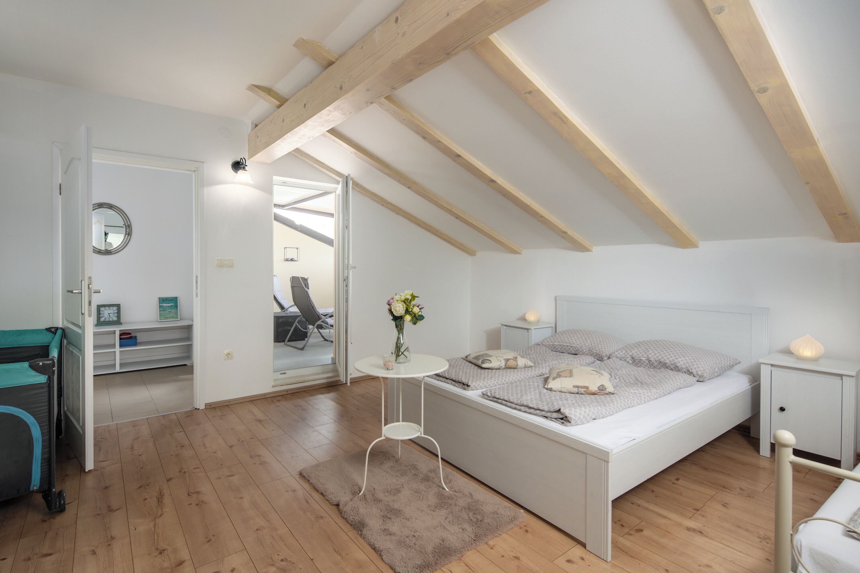 4 camere, ferro/asse da stiro, Wi-Fi gratuito, lenzuola