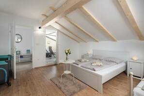 4 bedrooms, iron/ironing board, free WiFi, bed sheets - Villa Anna With Private Pool And Garden (Bribir)