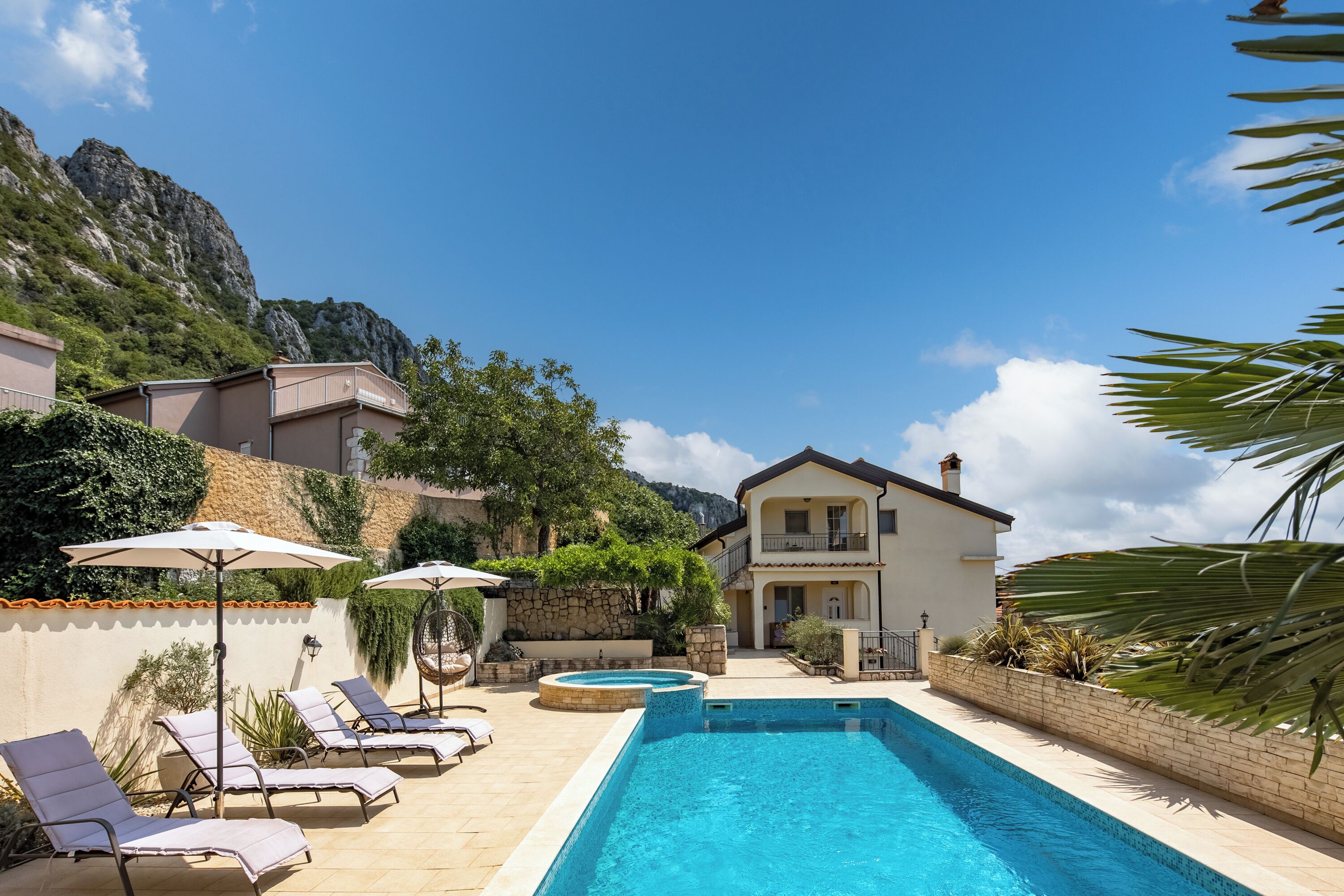 Familienhaus, Mehrere Schlafzimmer, Bergseite (Villa Anna With Private Pool And) | Pool | Außenpool, beheizter Pool