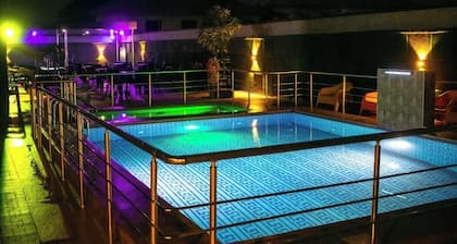 De Bay Lux Hotel and suits
