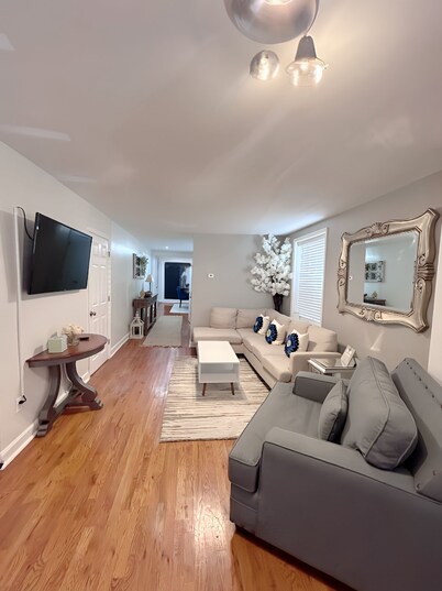 Charming 3-bedroom 1.5 bth apartment steps from train to NYC in lovely Montclair