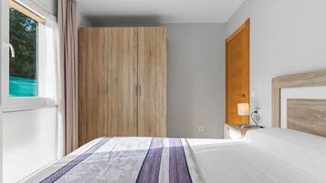 2 bedrooms, bed sheets