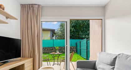 Appartement '4 Jardin- Puerto Chico' avec vue montagne et jardin privé