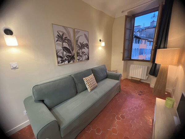 Smart TV - Charmant Appartement Meublé, au Cœur de la Ville des Parfums. Au Calme, Lumineux (Grasse)