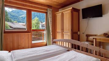 1 bedroom, free WiFi, bed sheets