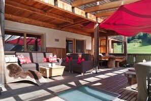 Outdoor dining - Room 'Naturidyll Mitterbach 5' with Mountain View, Private Terrace and Wi-Fi (Weißenbach/Ahrntal)