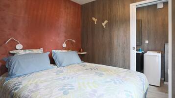 1 habitación, tabla de planchar con plancha, wifi gratis y ropa de cama