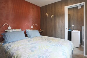 1 habitación, tabla de planchar con plancha, wifi gratis y ropa de cama 