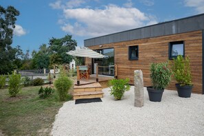 Terrace/patio - Chalet 'An Ti Koad Spa Privatif 800m Plage' with Private Terrace, Private Garden and Wi-Fi (Trébeurden)