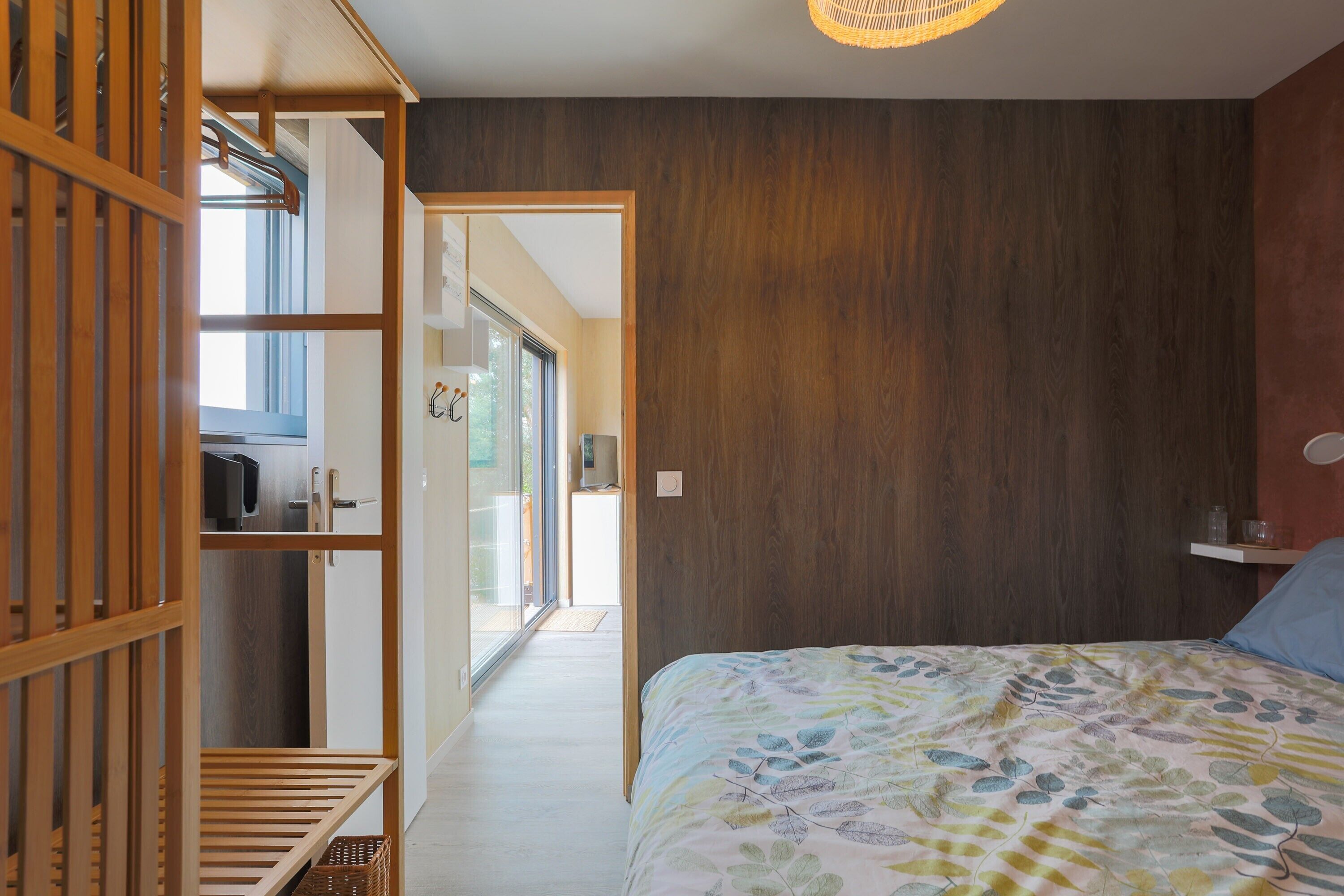 1 chambre, fer et planche à repasser, accès au Wi-Fi (inclus)