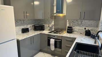 Rumah | Dapur pribadi | Lemari es, microwave, oven, dan kompor