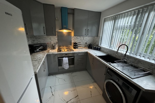 House | Private kitchen | Fridge, microwave, oven, stovetop