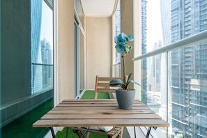 Outdoor dining - Marina Heights 2407 · Charming Apartment in Central Dubai Marina (Dubai Marina)