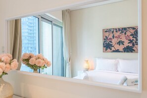 1 bedroom, desk, iron/ironing board, travel cot - Marina Heights 2407 · Charming Apartment in Central Dubai Marina (Dubai Marina)