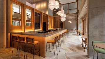 Bar (trong khuôn viên)